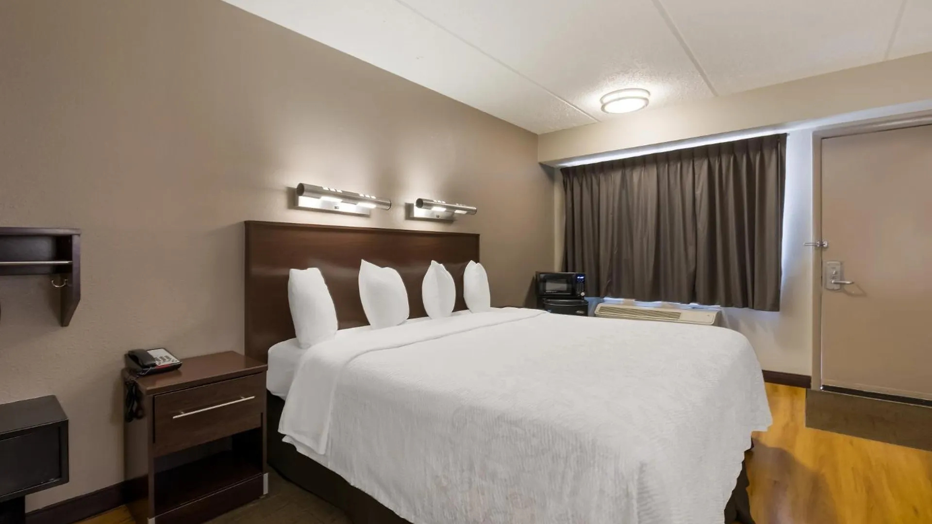 Red Roof Inn Plus+ Nashville Airport Hotel