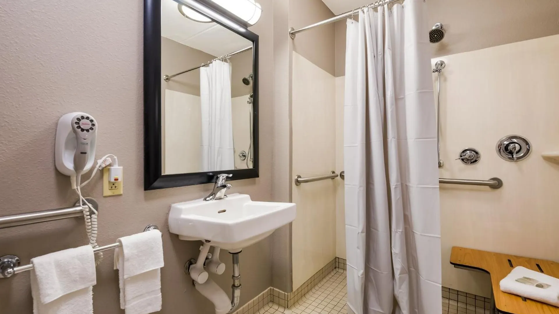 Red Roof Inn Plus+ Nashville Airport 3*,